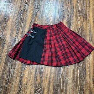 Hot Topic Size S Women's Buckle Skirt Red & Black Plaid Pleated Academia School